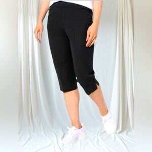 Isaac Mizrahi Petite 24/7 Stretch Pedal Pushers with Pin
Black Petite 22